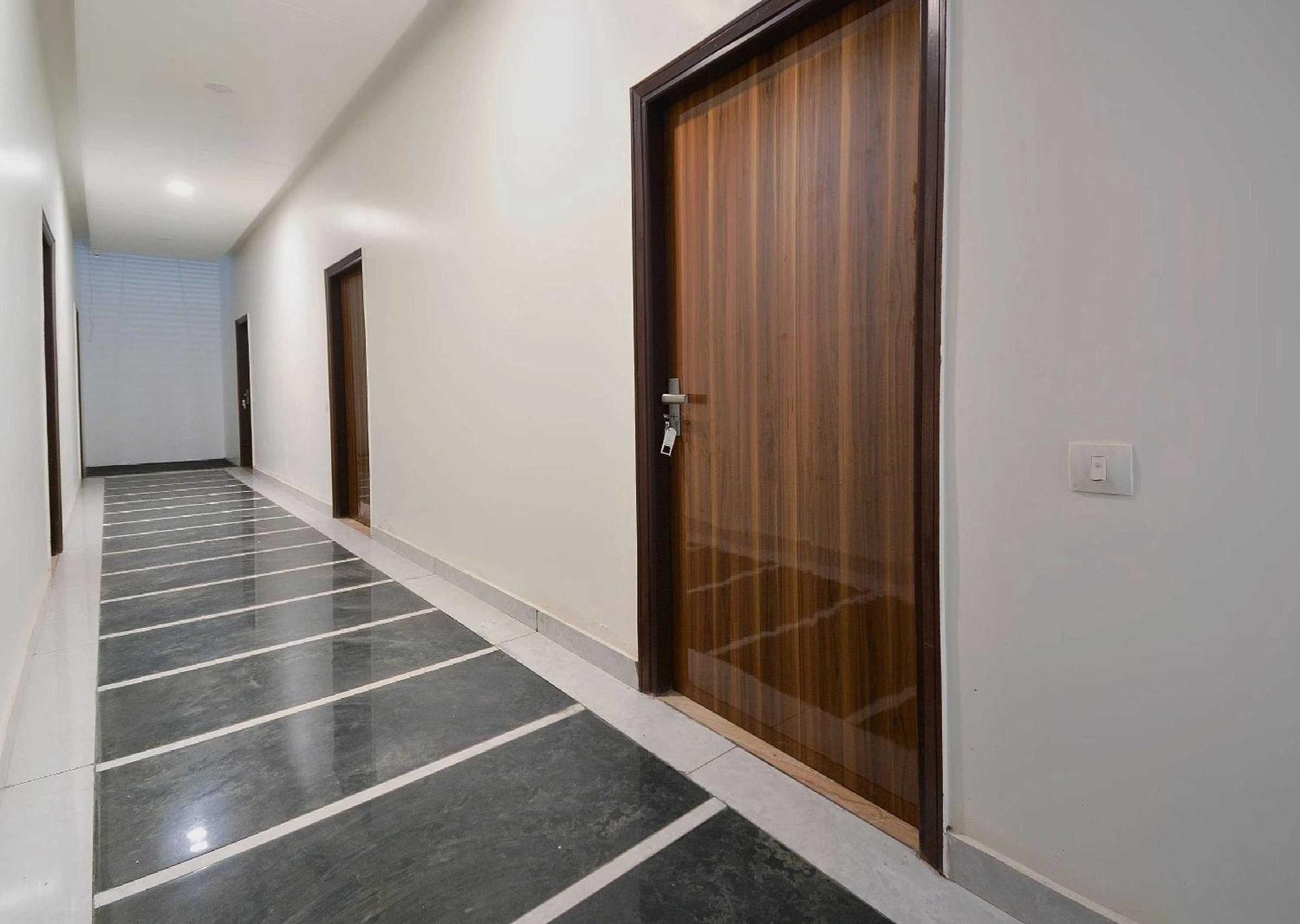 Hotel O White Solitaire Лудхиана Экстерьер фото
