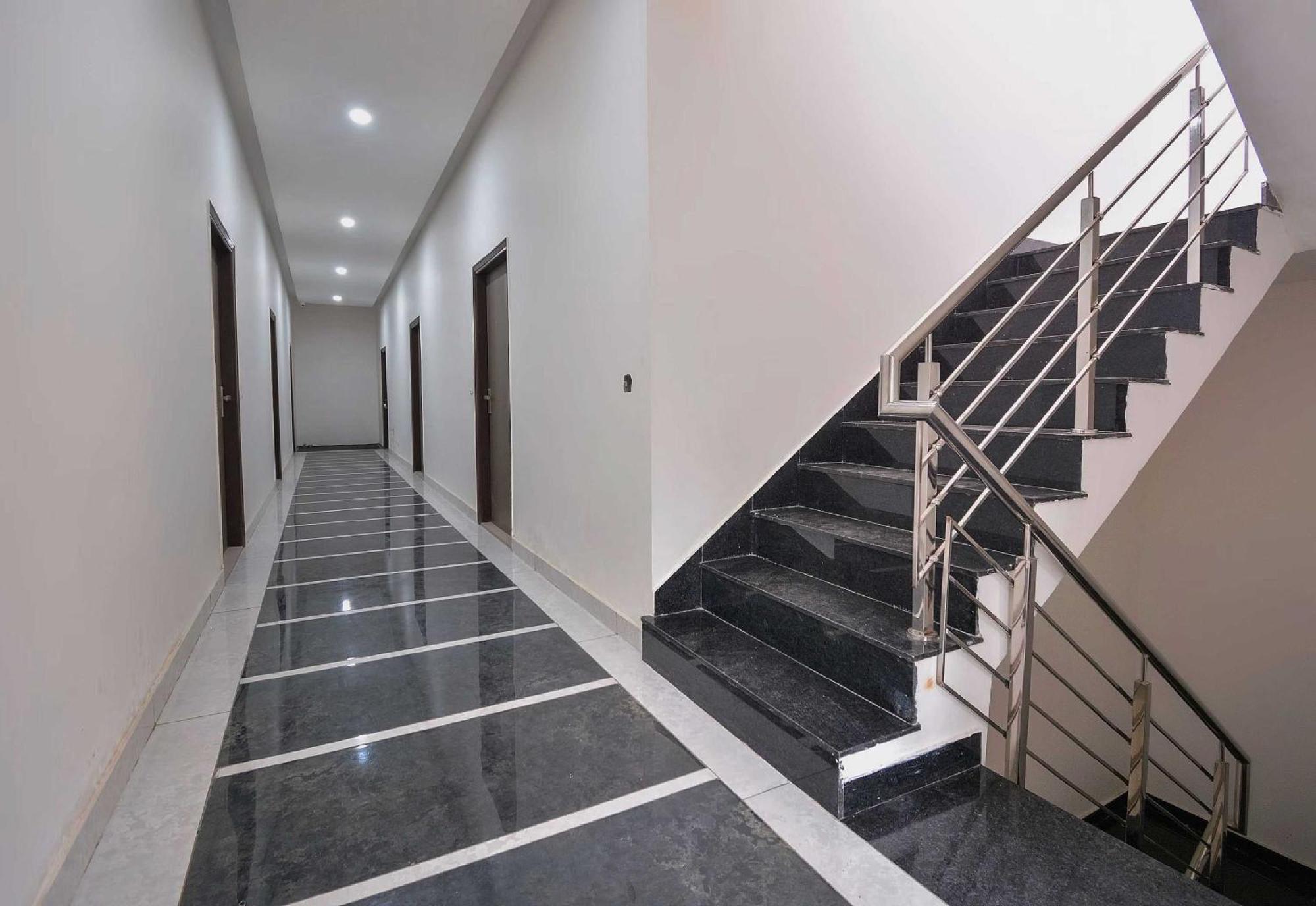 Hotel O White Solitaire Лудхиана Экстерьер фото