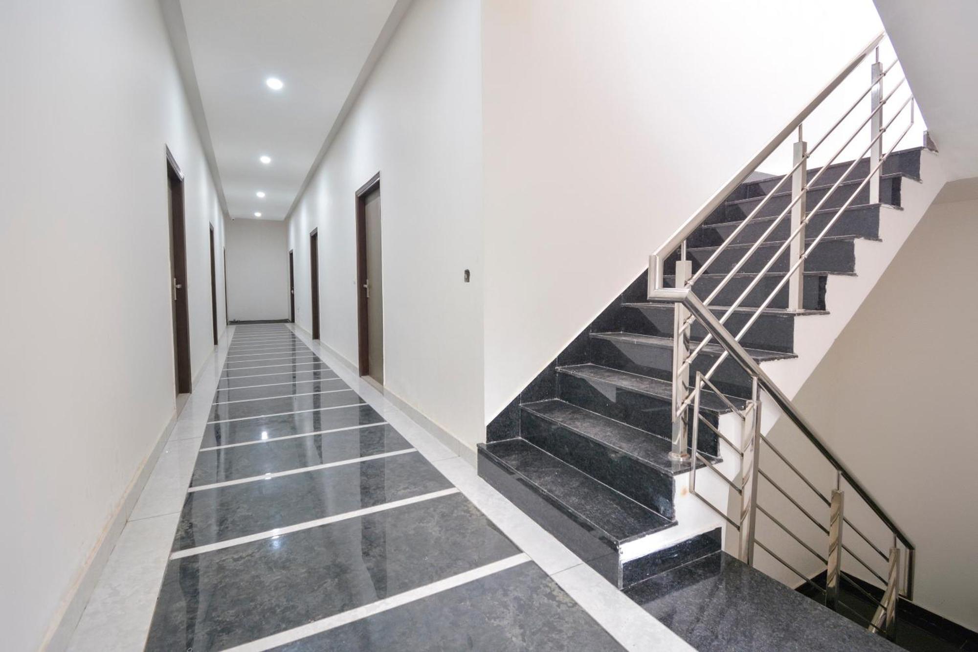 Hotel O White Solitaire Лудхиана Экстерьер фото