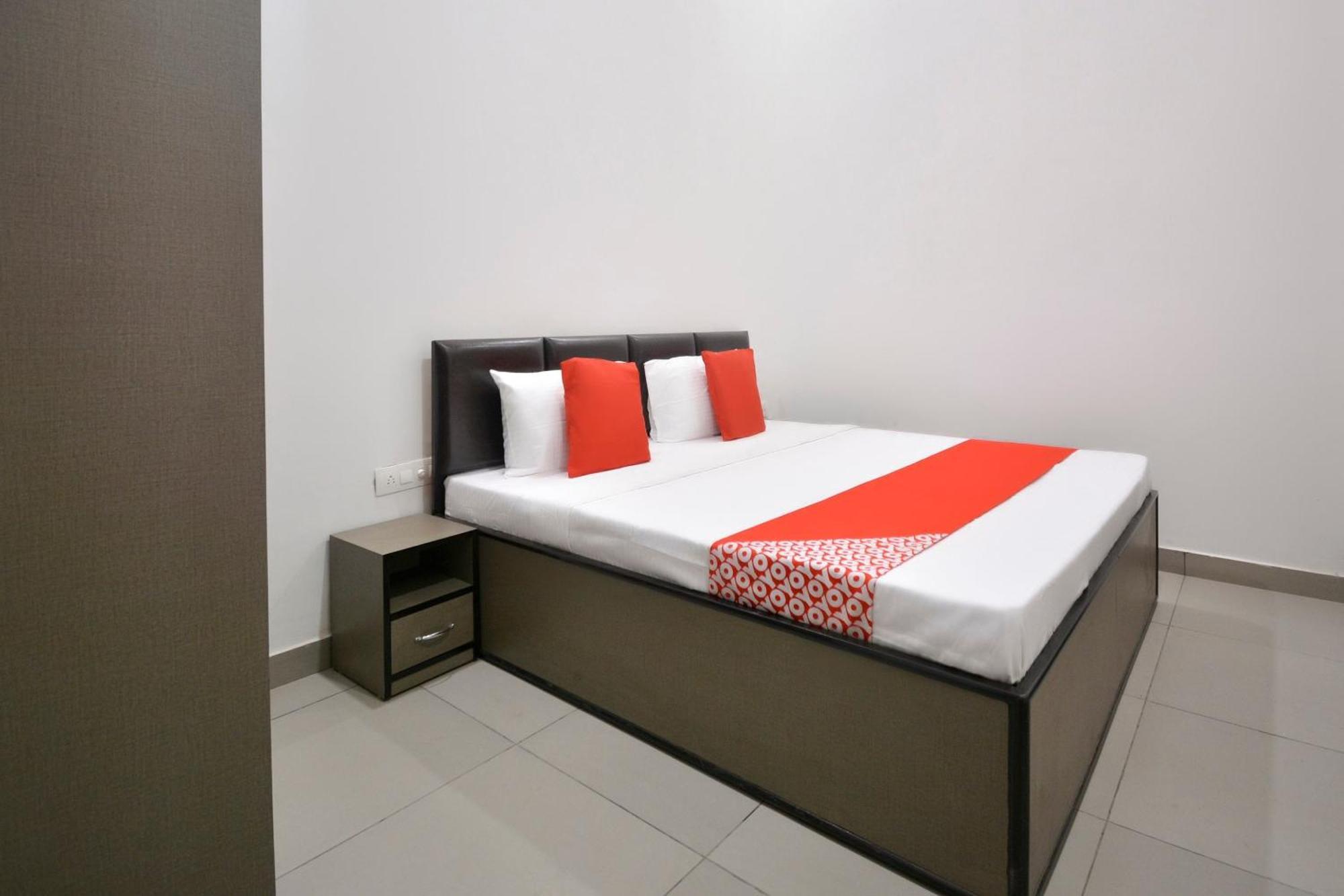 Hotel O White Solitaire Лудхиана Экстерьер фото