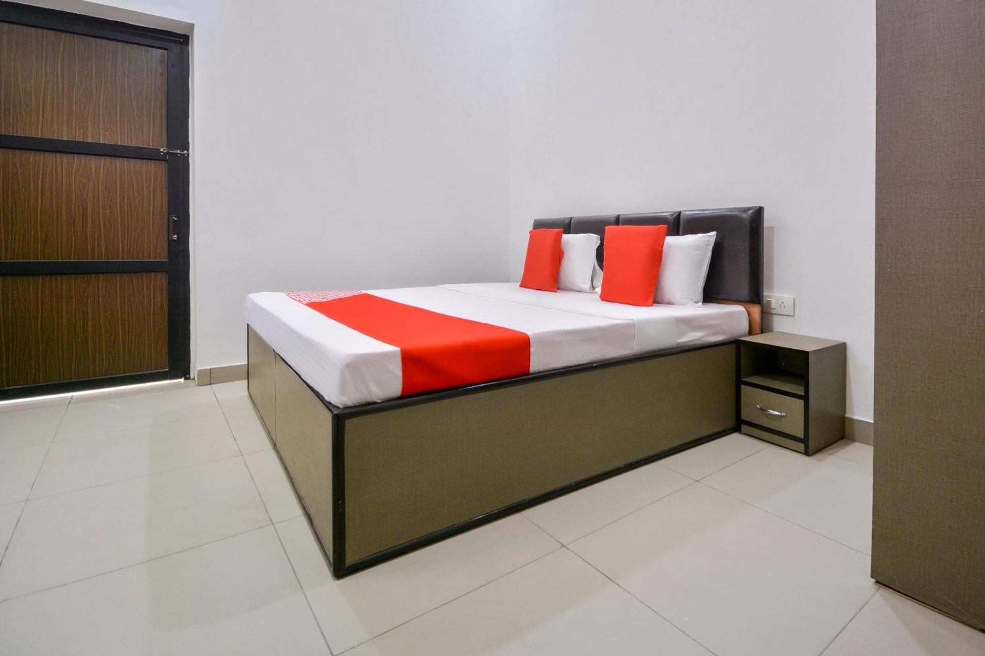 Hotel O White Solitaire Лудхиана Экстерьер фото